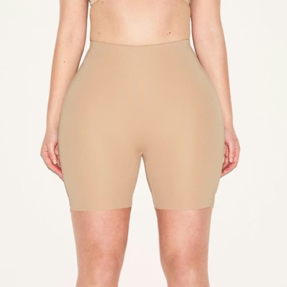 Hip enhancing padded short